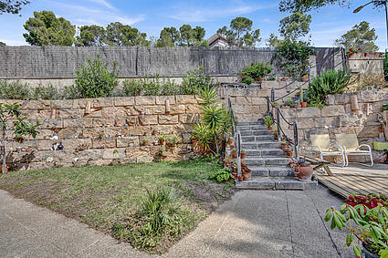 2. House with Garden